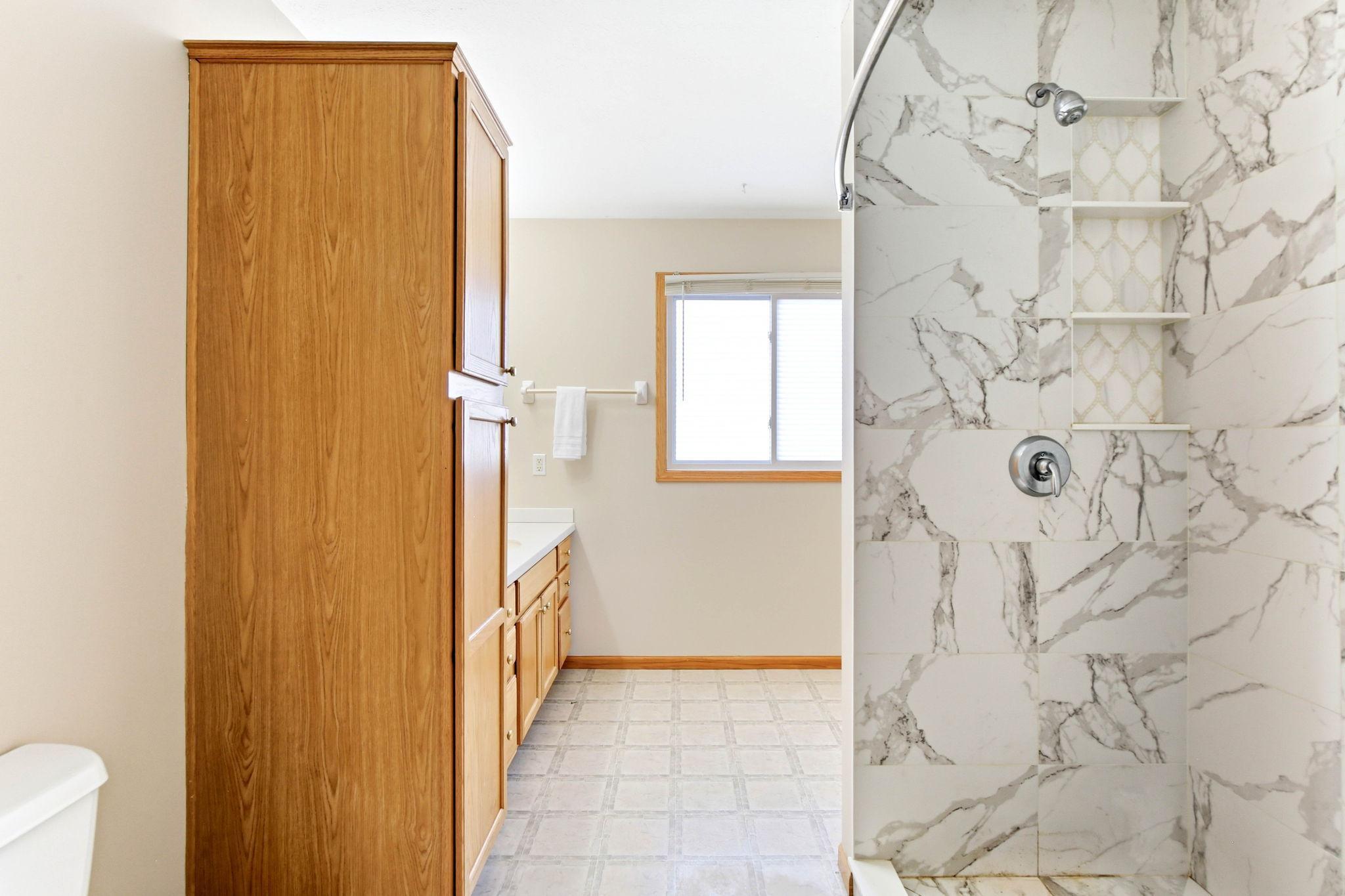 MASTER BEDROOM BATHROOM