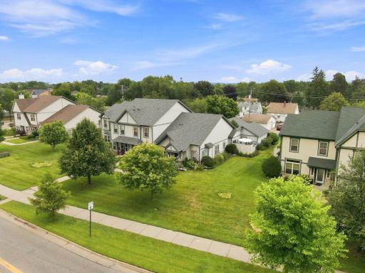 Large front yard & sidewalk