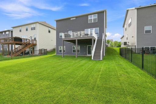5505 Annapolis Lane N, Plymouth, MN 55446