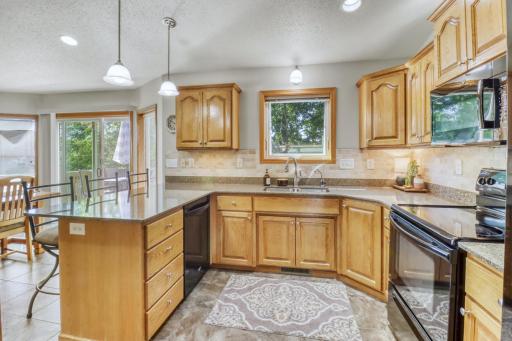 Kitchen1_0 (3).JPG