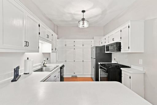 Can you even get over the amount of cabinetry here?!