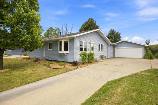 519 Appletree Lane, Moorhead, MN 56560
