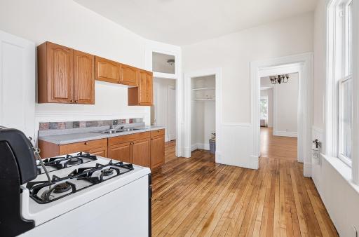 891 Hudson Road, Saint Paul, MN 55106