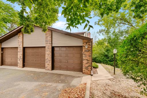 2420 Mendelssohn Lane N, 5, Golden Valley, MN 55427
