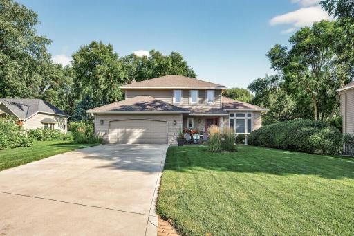 2277 Moreland Court E, Maplewood, MN 55119