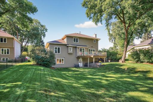 2277 Moreland Court E, Maplewood, MN 55119
