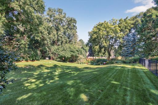 2277 Moreland Court E, Maplewood, MN 55119