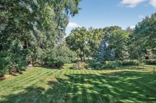 2277 Moreland Court E, Maplewood, MN 55119