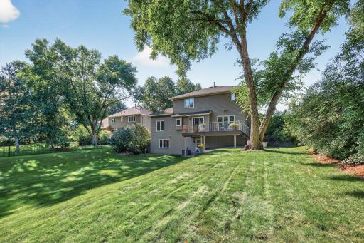 2277 Moreland Court E, Maplewood, MN 55119