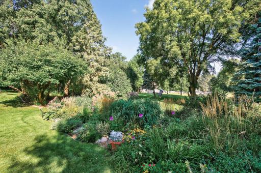 2277 Moreland Court E, Maplewood, MN 55119
