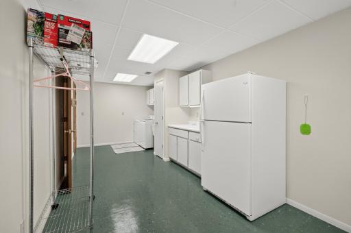 2277 Moreland Court E, Maplewood, MN 55119
