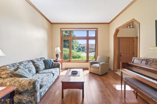 2277 Moreland Court E, Maplewood, MN 55119