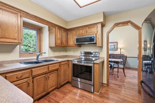 2277 Moreland Court E, Maplewood, MN 55119