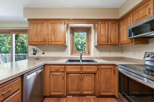 2277 Moreland Court E, Maplewood, MN 55119