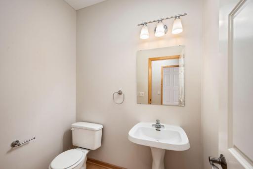 13-web-or-mls-111310-village-rd.jpg