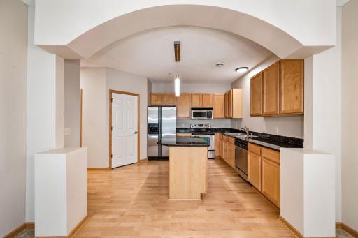 8-web-or-mls-111310-village-rd.jpg