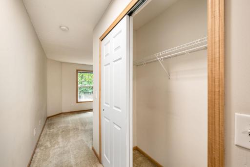 23-web-or-mls-111310-village-rd.jpg