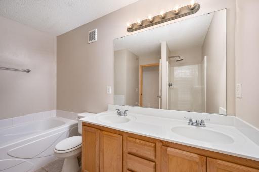 20-web-or-mls-111310-village-rd.jpg