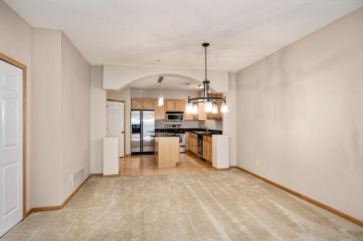 7-web-or-mls-111310-village-rd.jpg