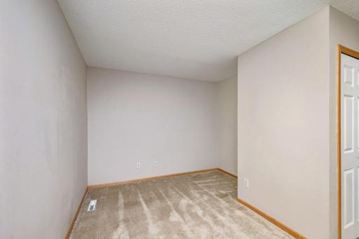 14-web-or-mls-111310-village-rd.jpg