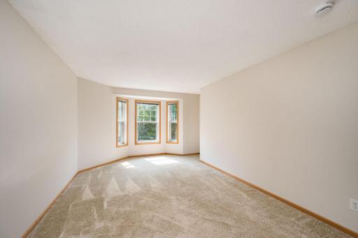 17-web-or-mls-111310-village-rd.jpg