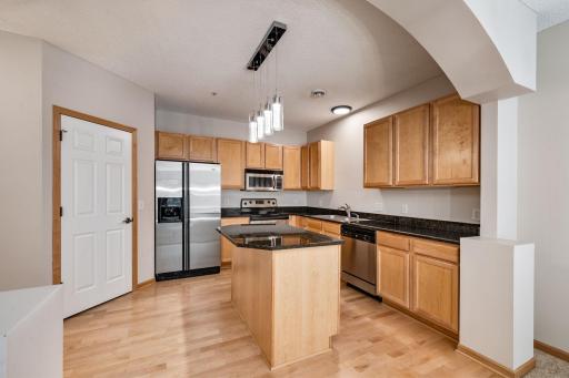 9-web-or-mls-111310-village-rd.jpg