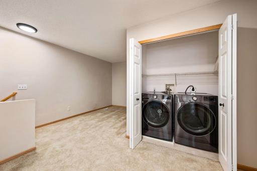 15-web-or-mls-111310-village-rd.jpg