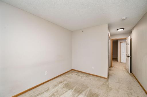 22-web-or-mls-111310-village-rd.jpg