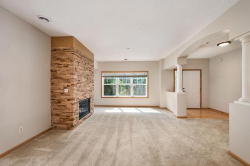 2-web-or-mls-111310-village-rd.jpg