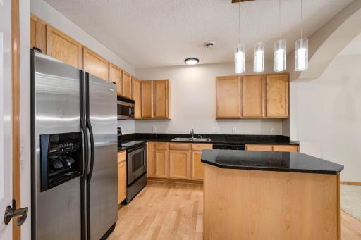 11-web-or-mls-111310-village-rd.jpg