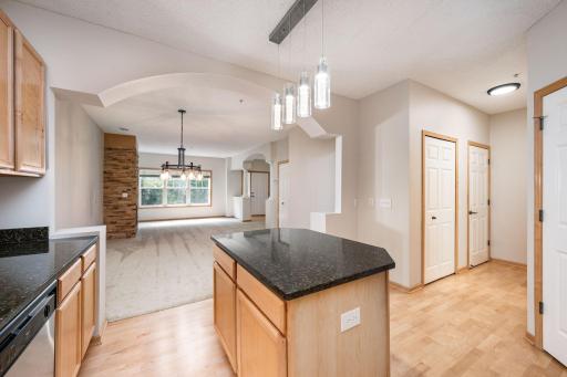 12-web-or-mls-111310-village-rd.jpg