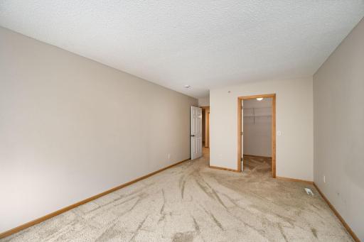18-web-or-mls-111310-village-rd.jpg