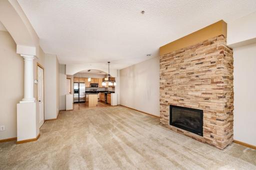 6-web-or-mls-111310-village-rd.jpg