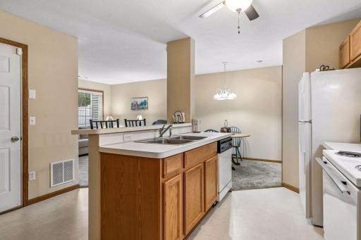 6991 21st Street N, Oakdale, MN 55128