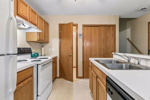 6991 21st Street N, Oakdale, MN 55128