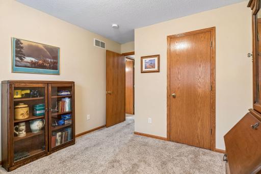 6991 21st Street N, Oakdale, MN 55128