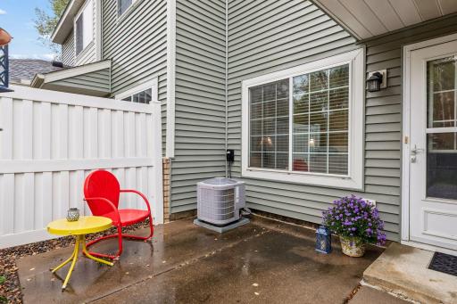 6991 21st Street N, Oakdale, MN 55128