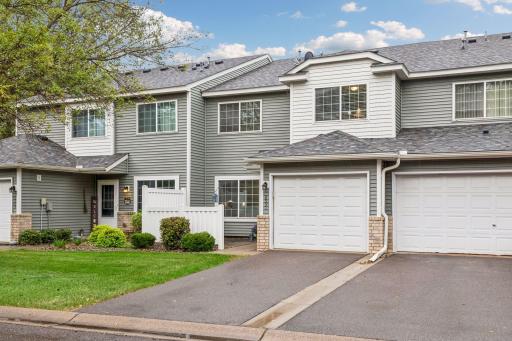 6991 21st Street N, Oakdale, MN 55128