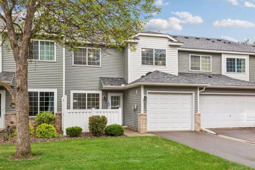 6991 21st Street N, Oakdale, MN 55128