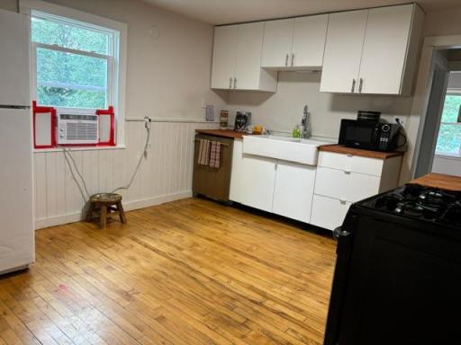 Upper unit kitchen 15x11