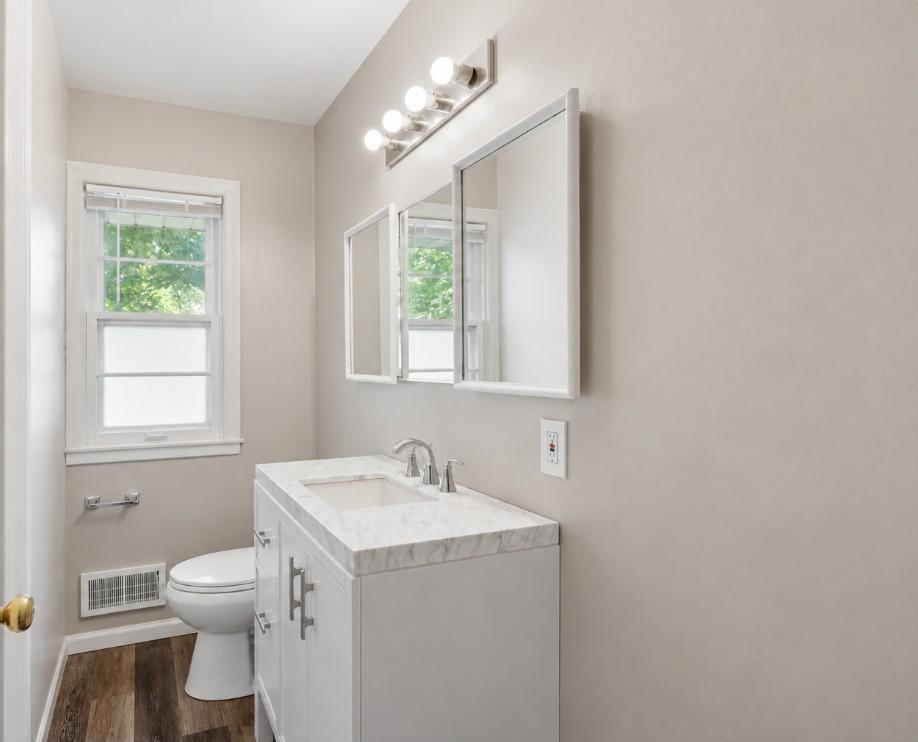 Full Bathroom - Main Level