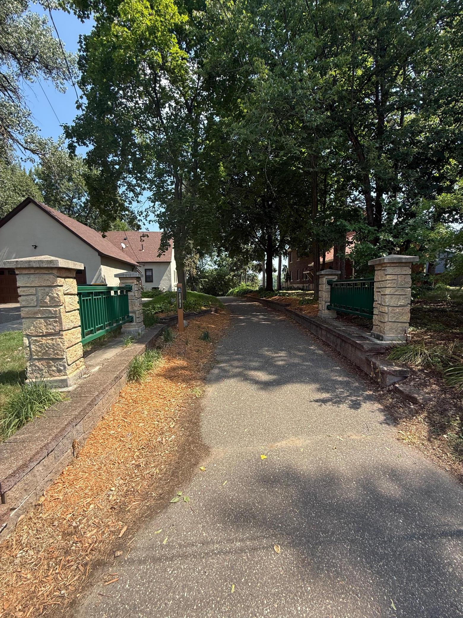 Entrance to Lake Trail