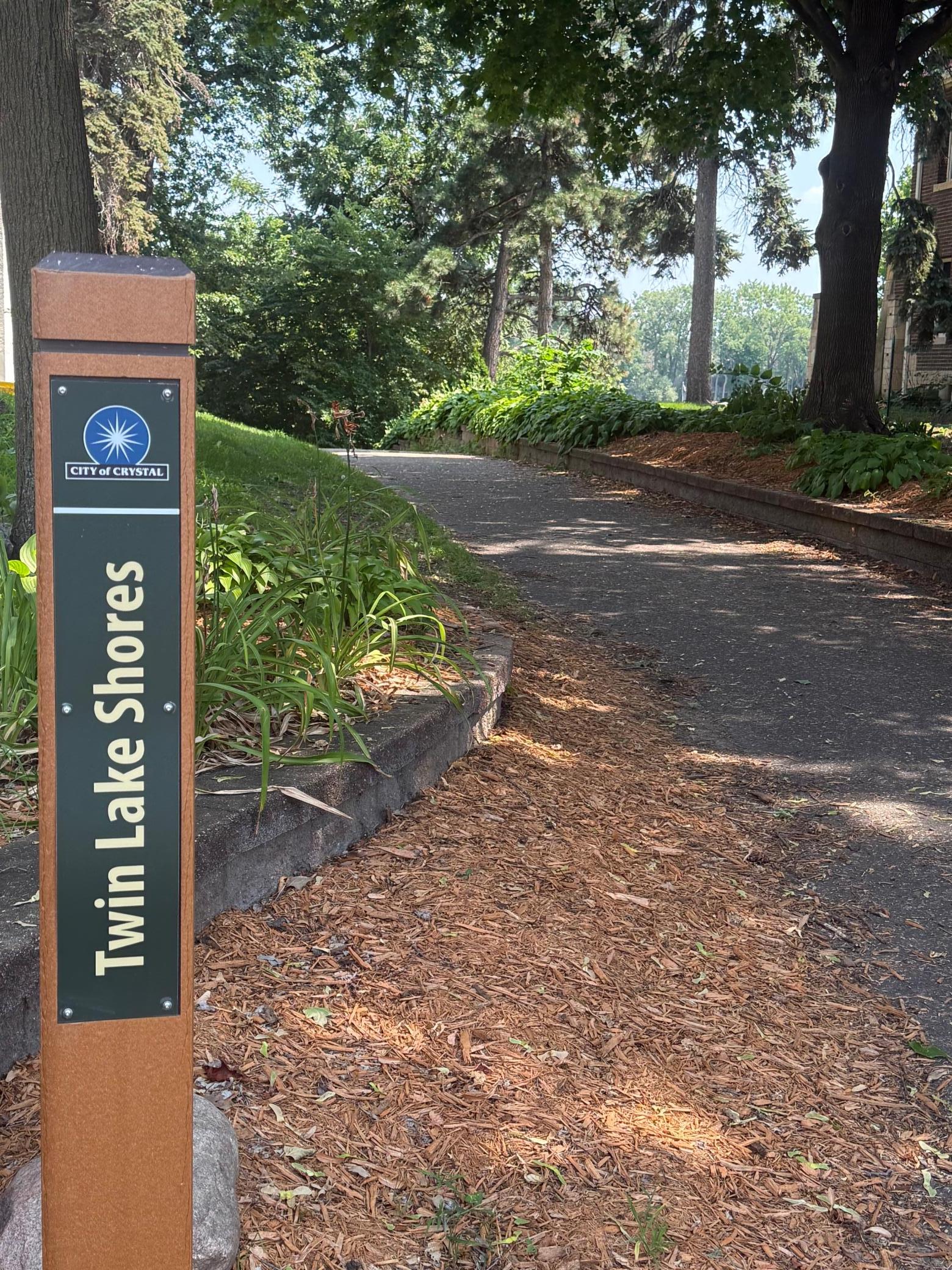 1 blk away! Trails to Twin Lake