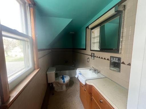 21 upper bath.JPG