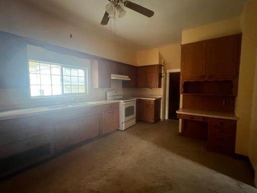 11 kitchen.JPG
