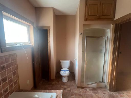 20 main bath.JPG