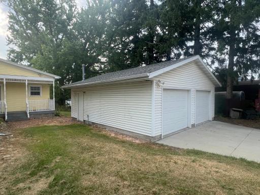 05 garage.JPG