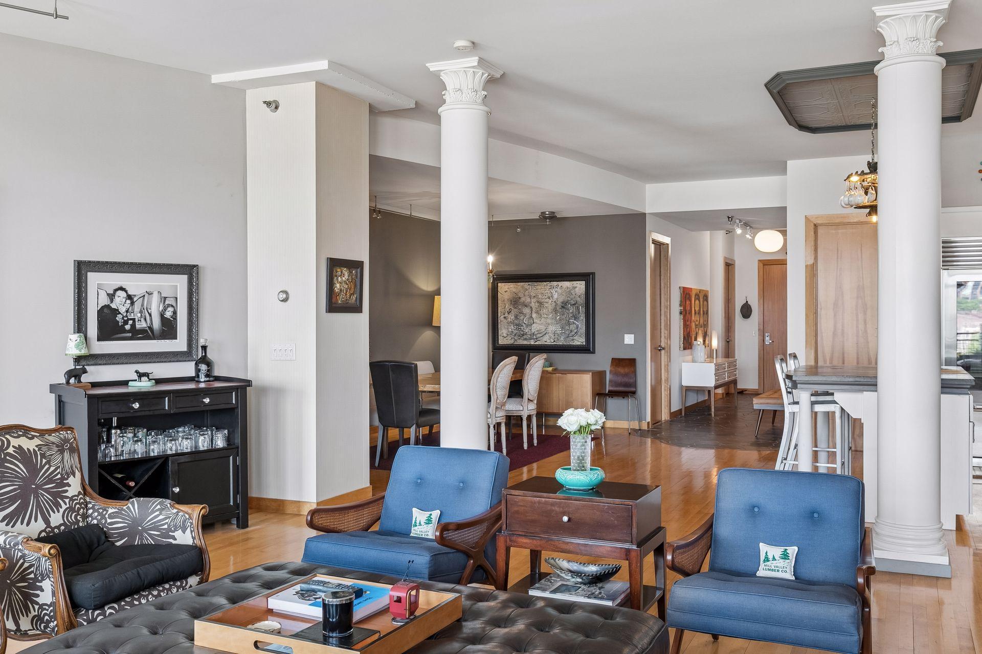Sitting area with exposed columns
