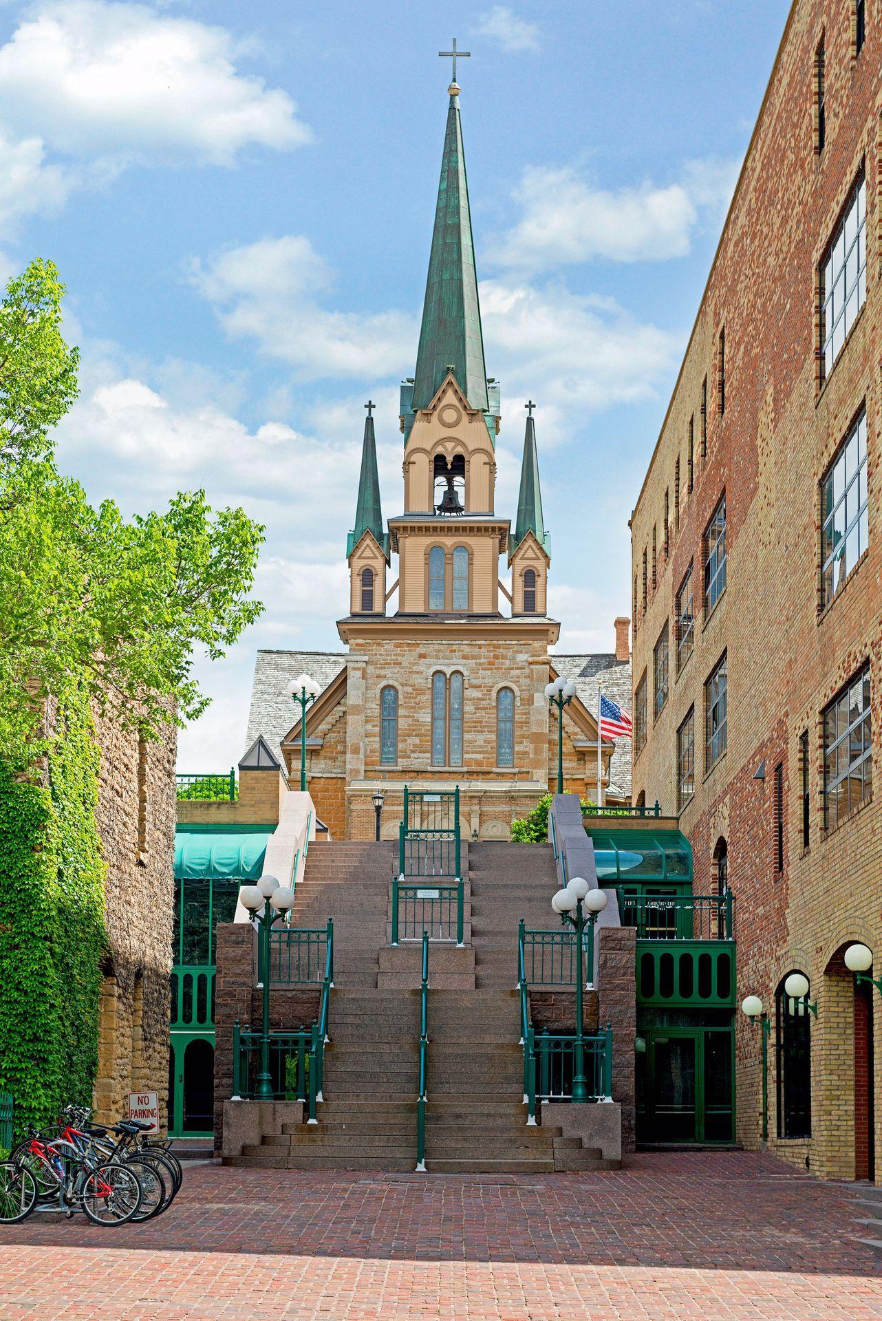 The St. Anthony Falls historic district