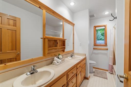 Main level full bath